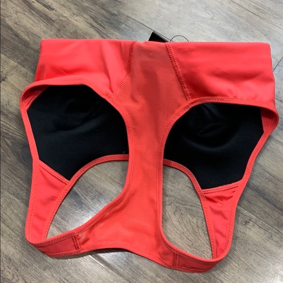 NIKE Women’s TRAINING TOP DRI-FIT Technology - Picture 4 of 16